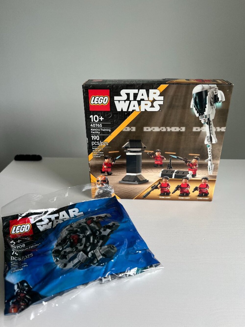 Lego 40765 Star Wars Kamino Training Facility with  free 30708 Millennium Falcon